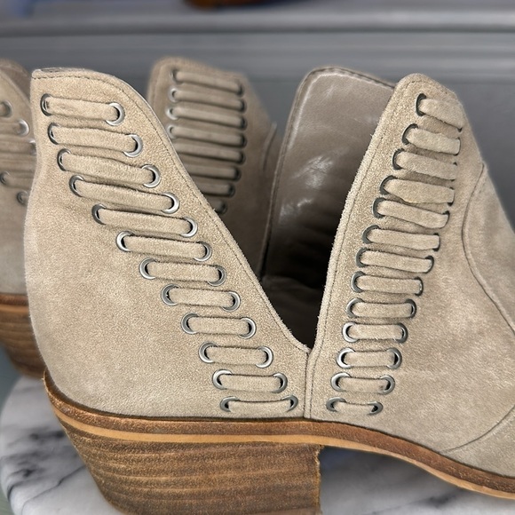 VINCE CAMUTO SUEDE OPEN ANKLE BOOTS (8.5) - Picture 6 of 8
